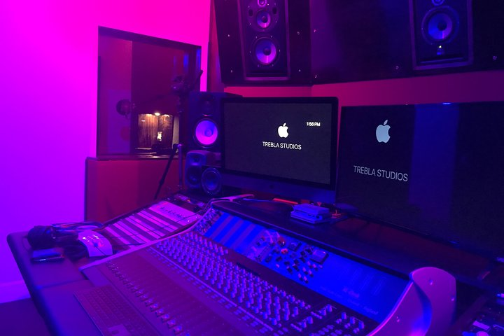 Karaoke Recording inside a Professional Recording Studio - Photo 1 of 6